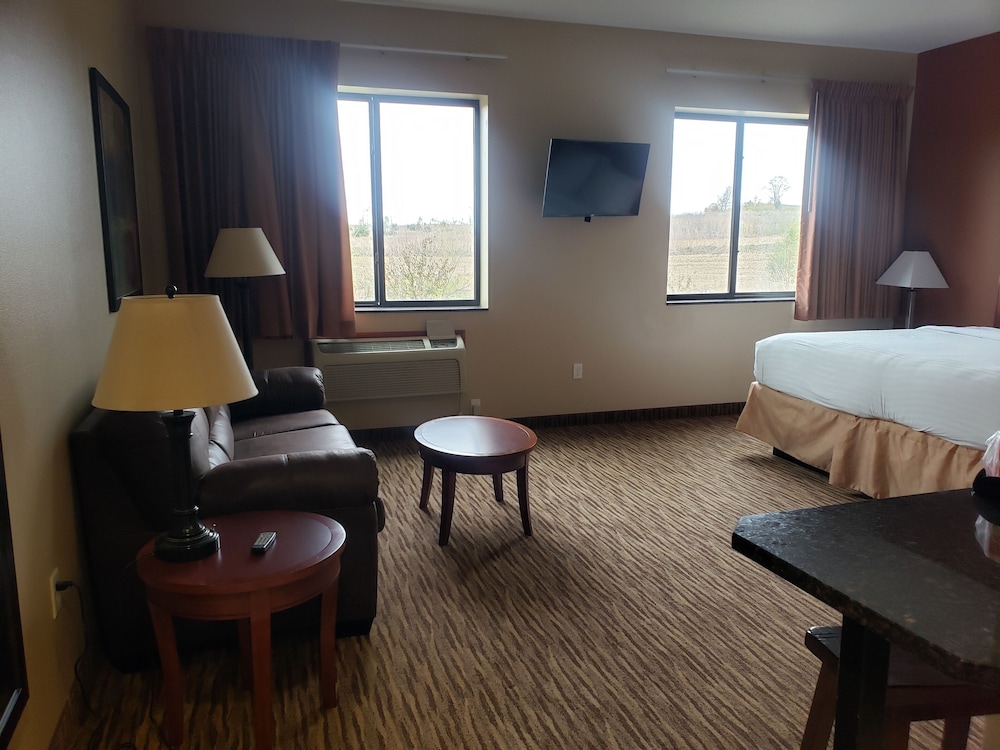 Cobblestone Inn and Suites Newton (ex. Boulders Inn & Suites) 37/55