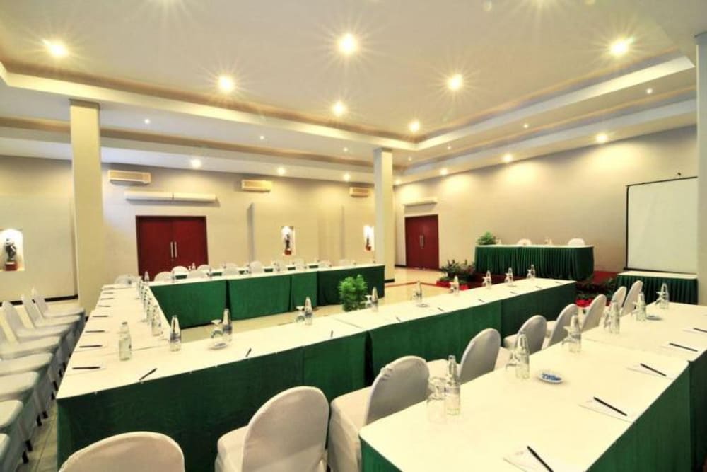 The Yani Hotel 45/57