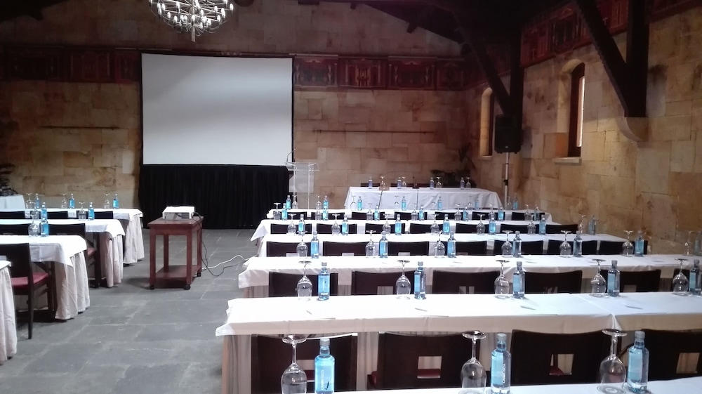 Hotel Oca Palacio de la Llorea and Spa 28/33