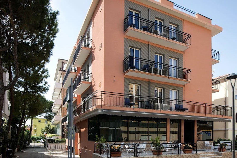 Hotel Scarlet 4/47