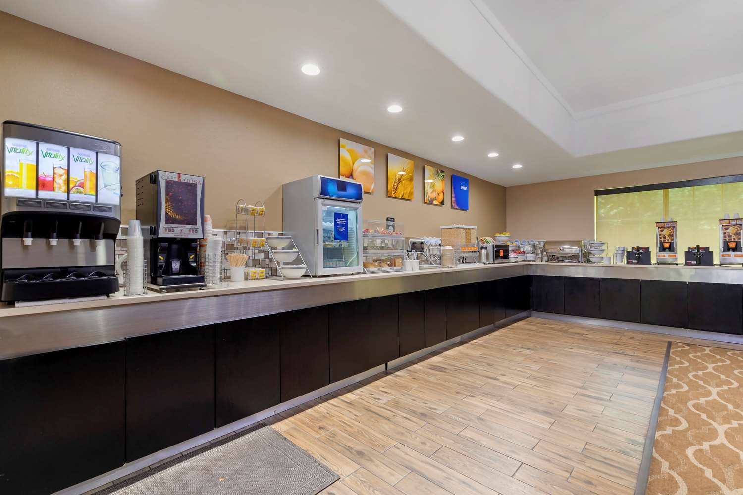 Comfort Inn & Suites Near Six Flags & Medical Center 22/36