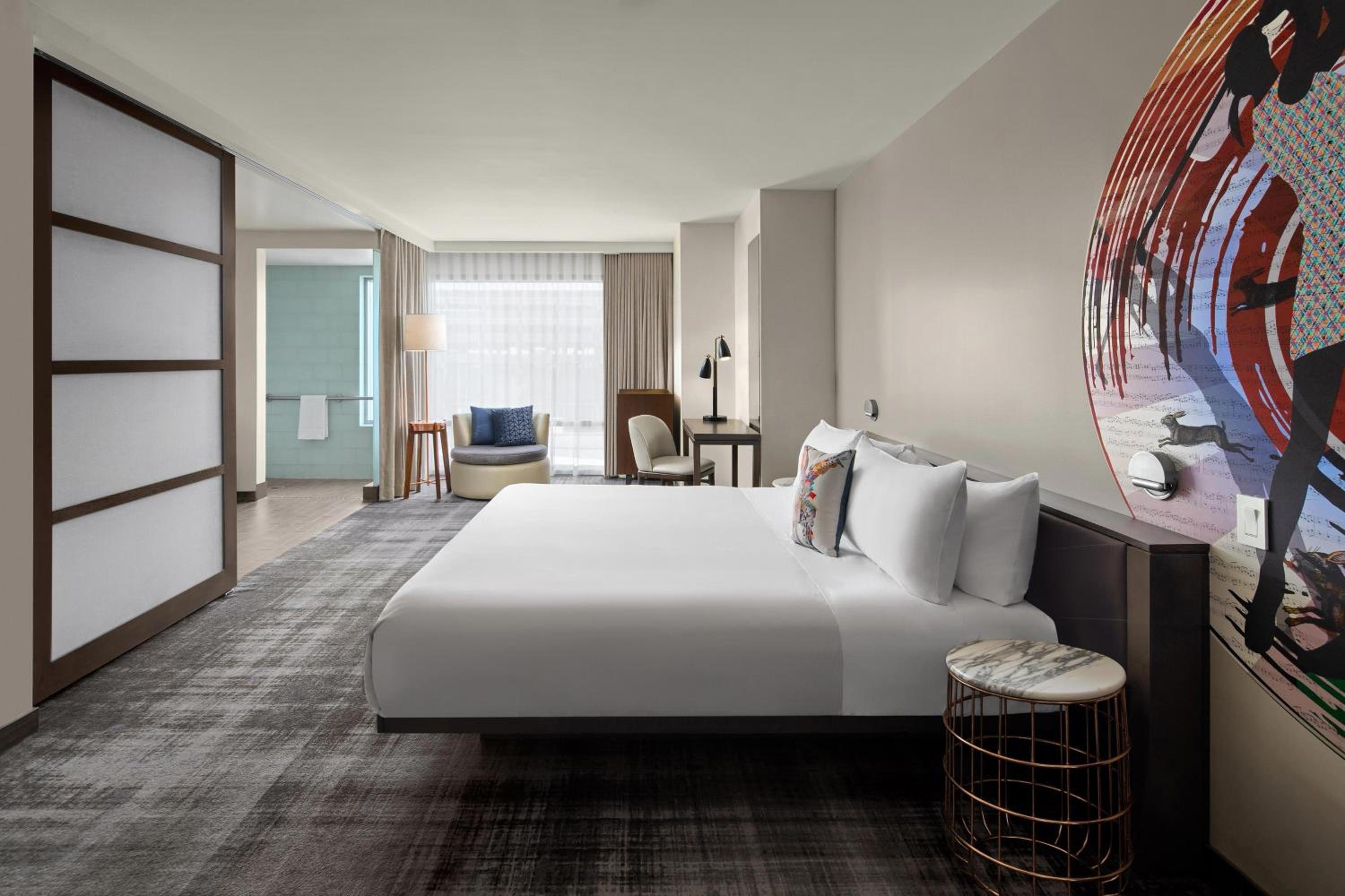 Standard, King Bed, Old Town View, Accessible، W Scottsdale 3/4