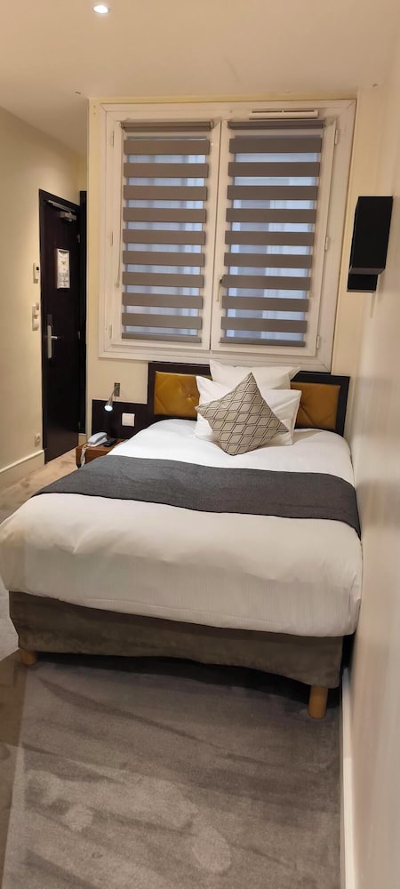 ROOM, SINGLE, LARGE SINGLE BED