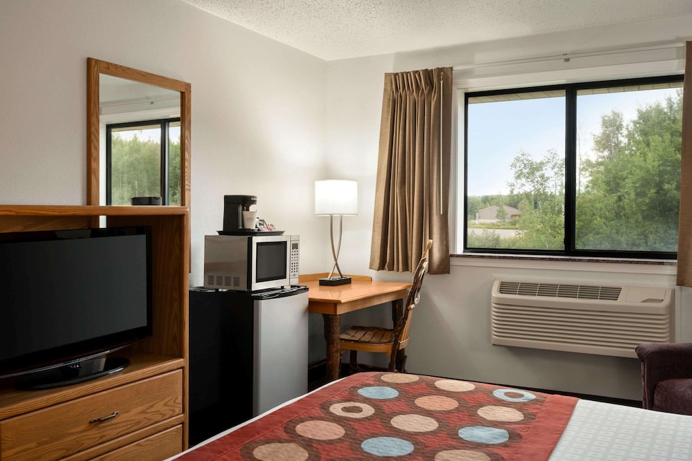 Super 8 By Wyndham Eveleth 37/49