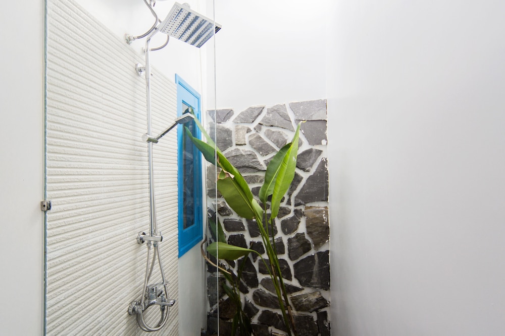 Cashew Tree Bungalow photo2