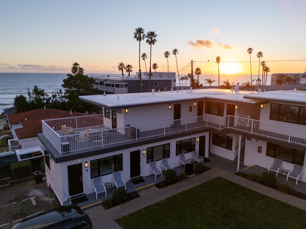 Tides Oceanview Inn & Cottages in PISMO BEACH - CA