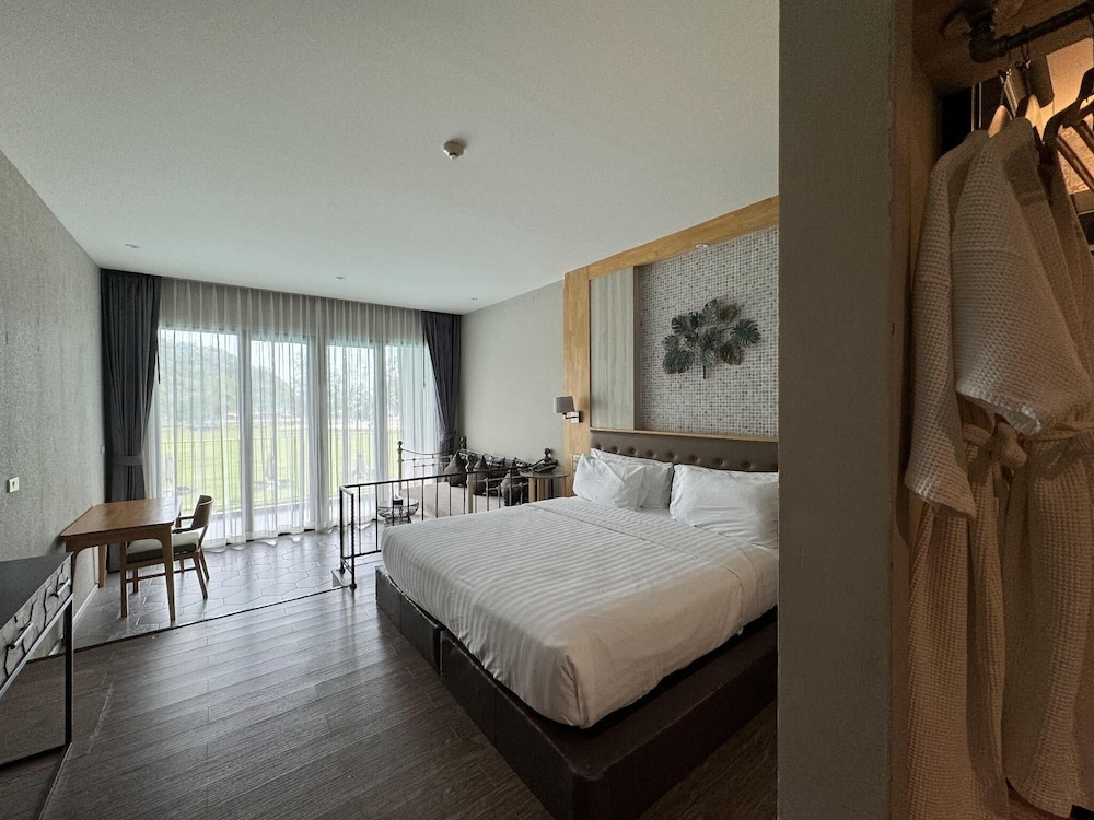 La Isla Pranburi Beach Resort 15/50