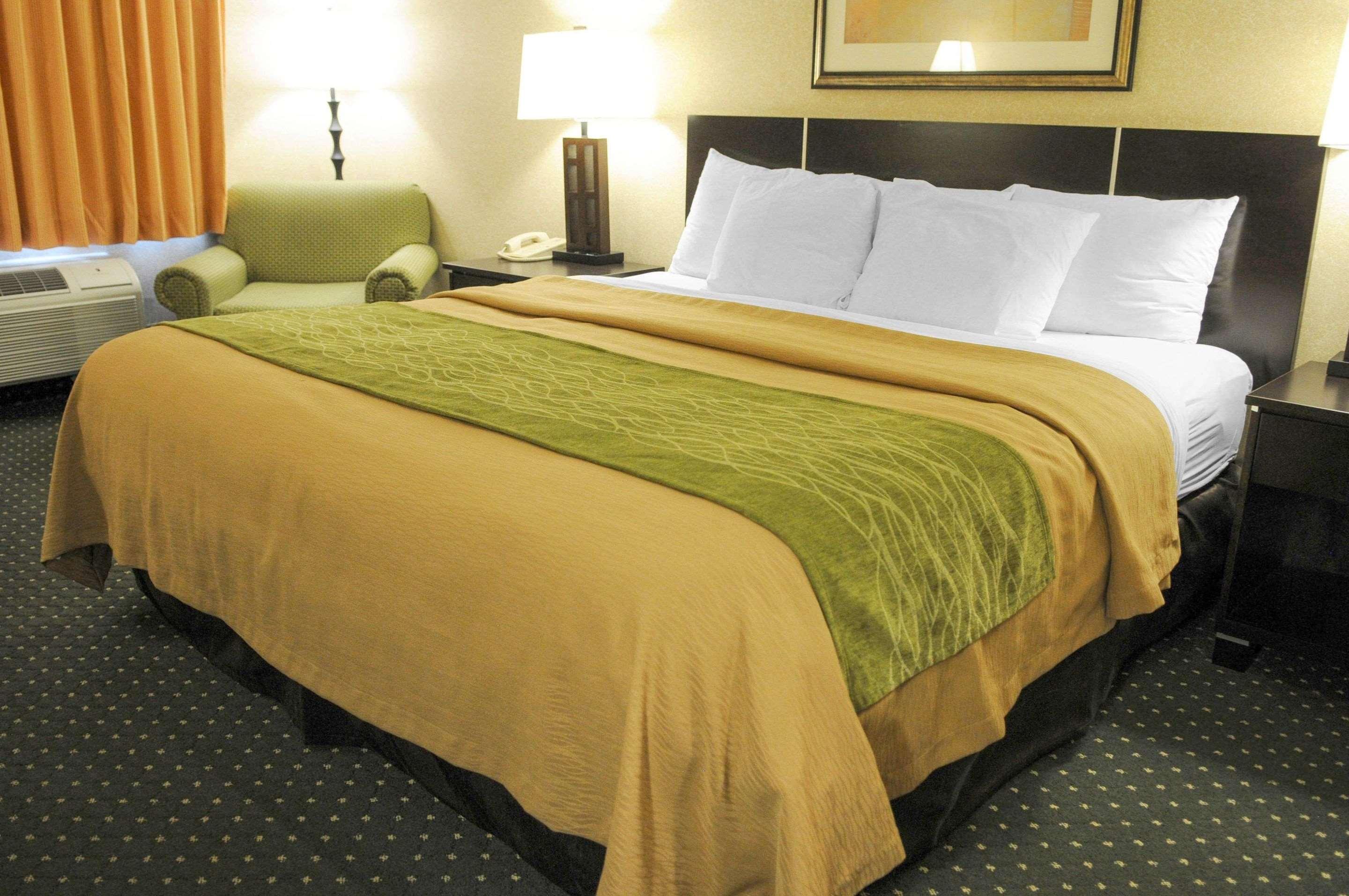 ROOM, KING BED