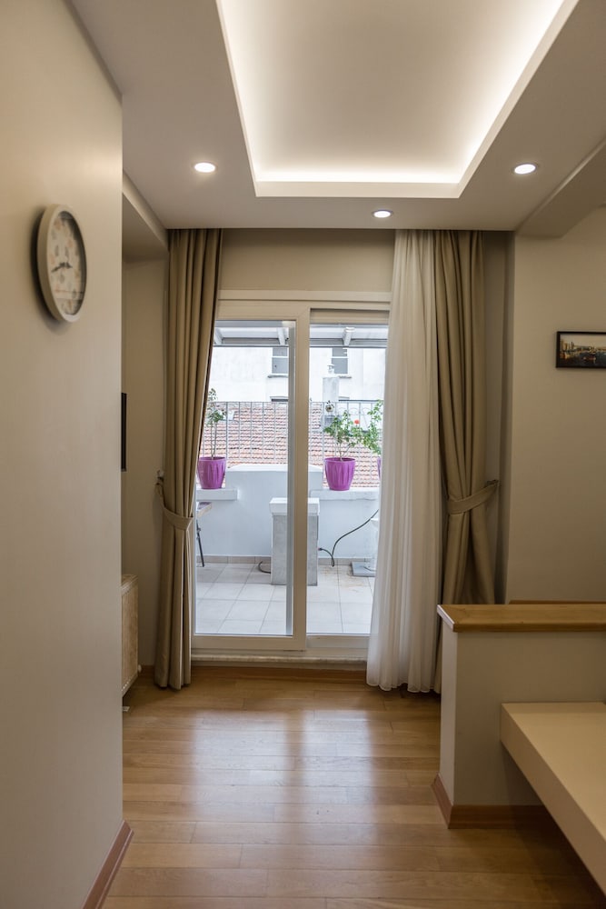 RAGIP PASHA APARTMENTS 61/73