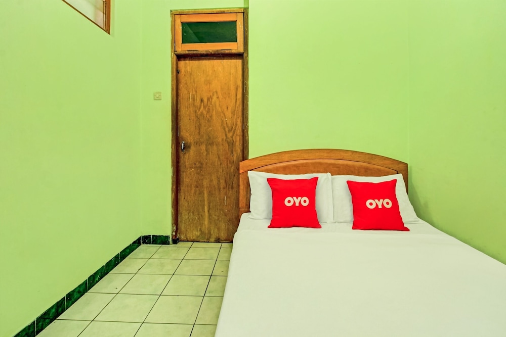 OYO 90031 Villa Papada 12/23
