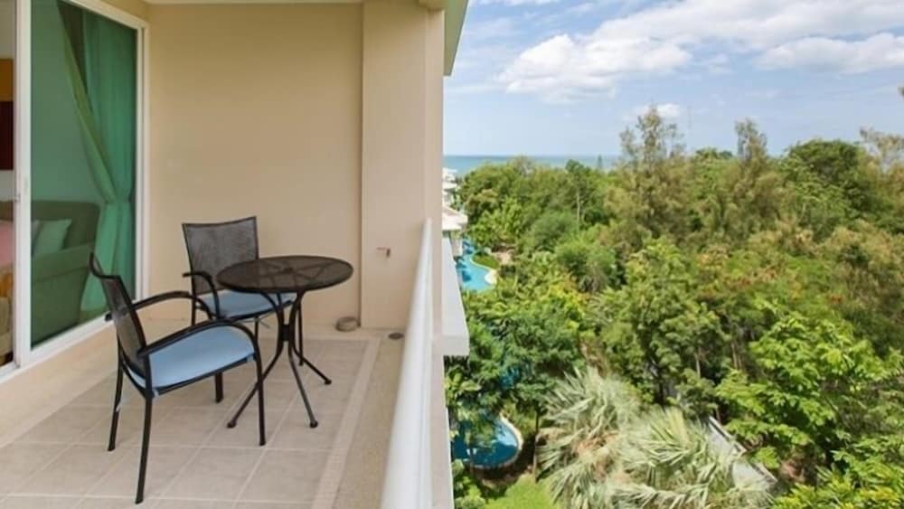 Baan San Ploen Condominium By Renvio 53/54