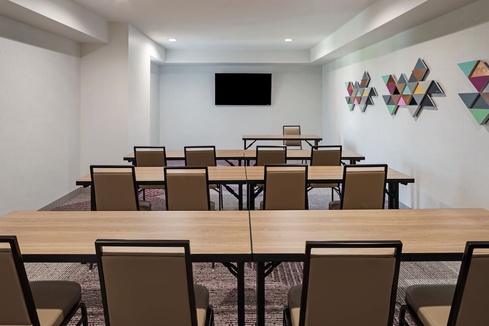 Residence Inn Chatsworth 25/43