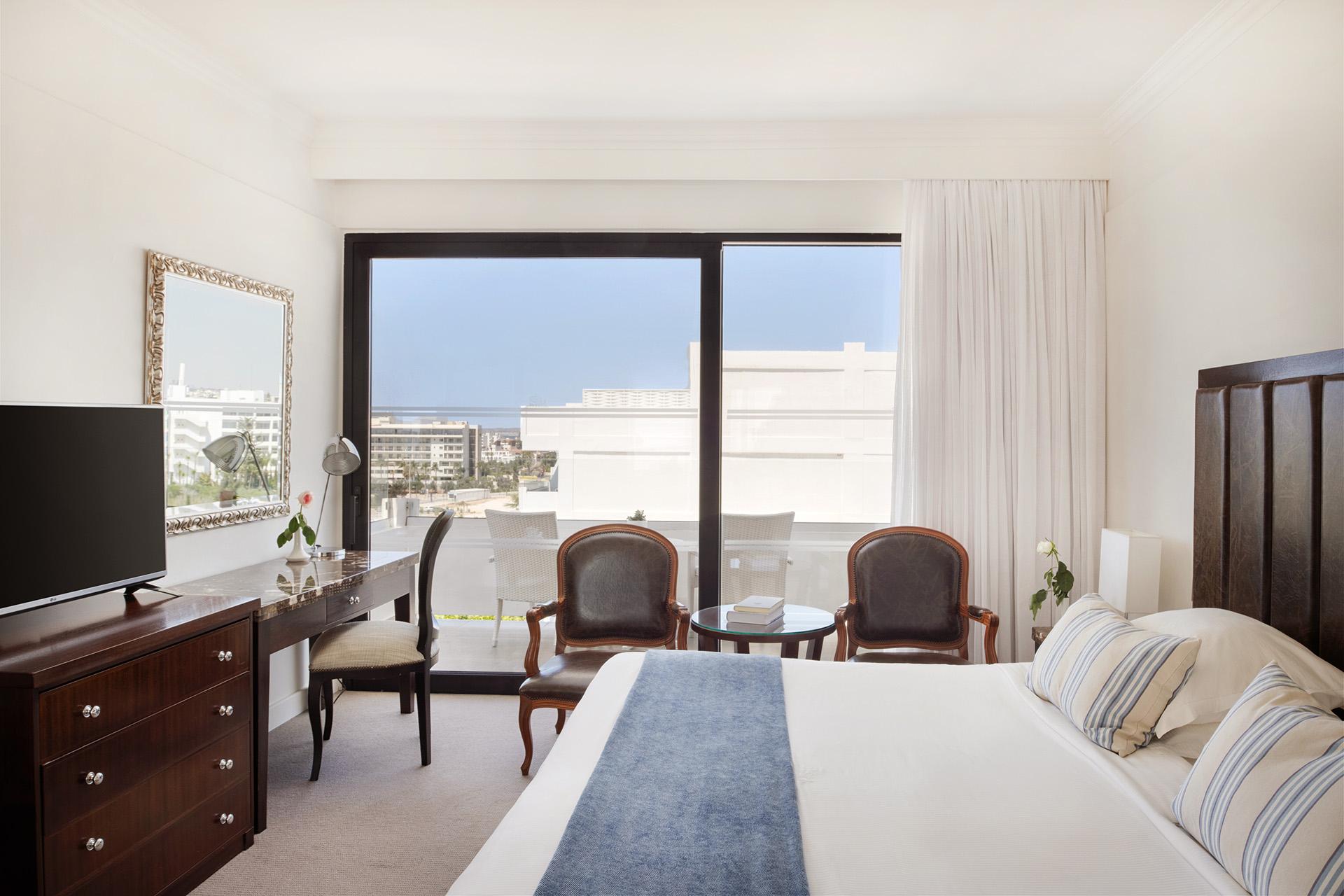 Deluxe, Suite, 1 Double and 1 Single Bed, Sea View
