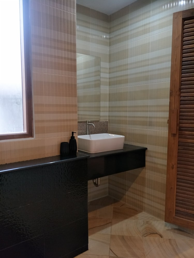 Lanta Infinity Resort 24/50