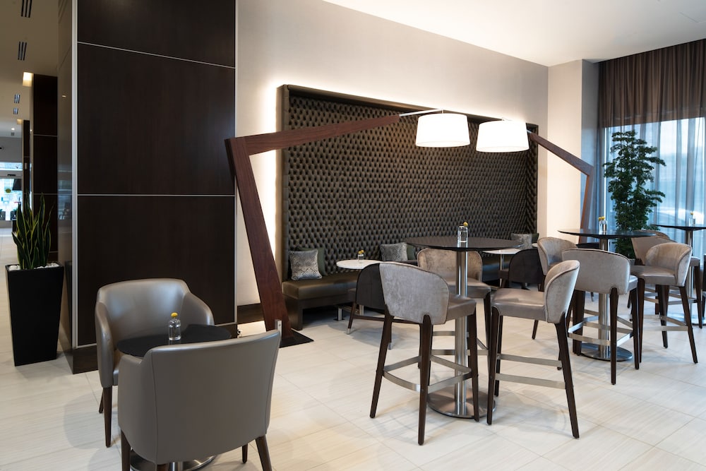 AC Hotel by Marriott Beverly Hills 47/54