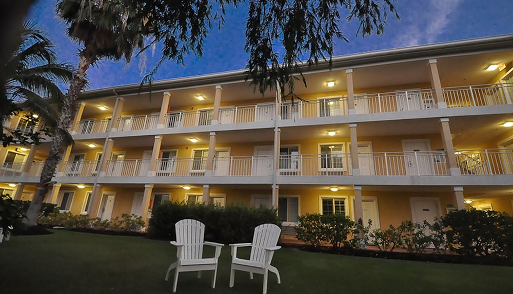 The Sunshine Hotel and Suites 1/48