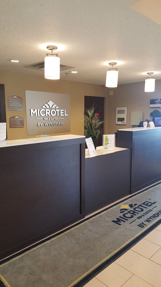 Microtel Inn And Suites By Wyndham Whitecourt 9/41
