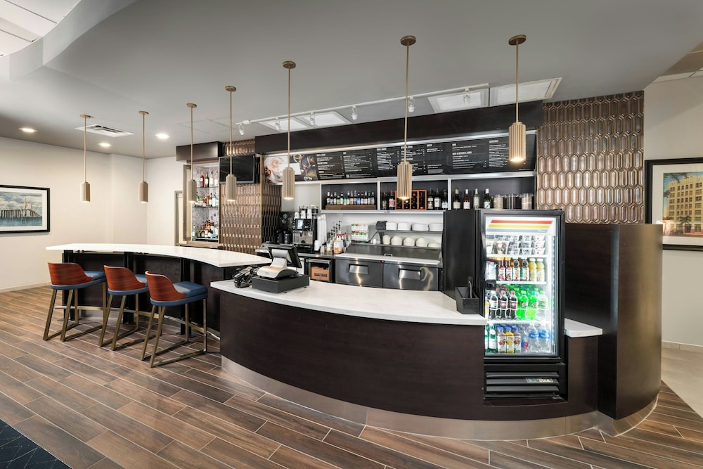 Courtyard by Marriott St. Petersburg Downtown 58/64