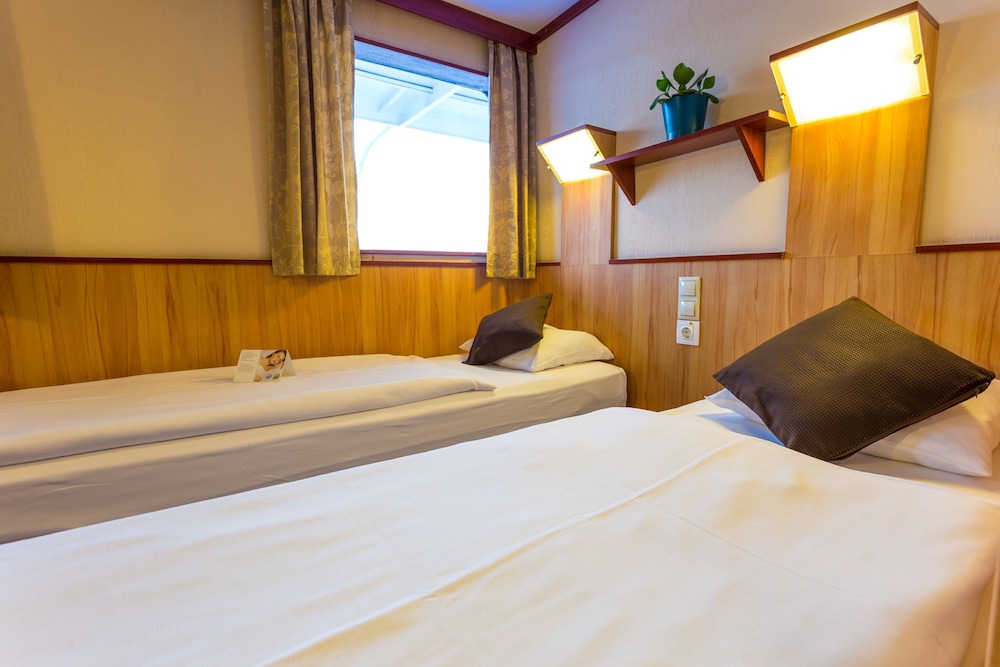 Fortuna Boat Hotel 11/24