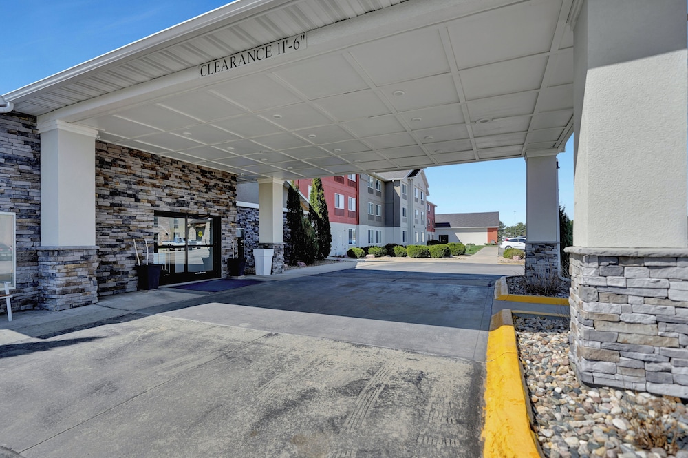 Holiday Inn Express Hotel Suites Beatrice 67/76
