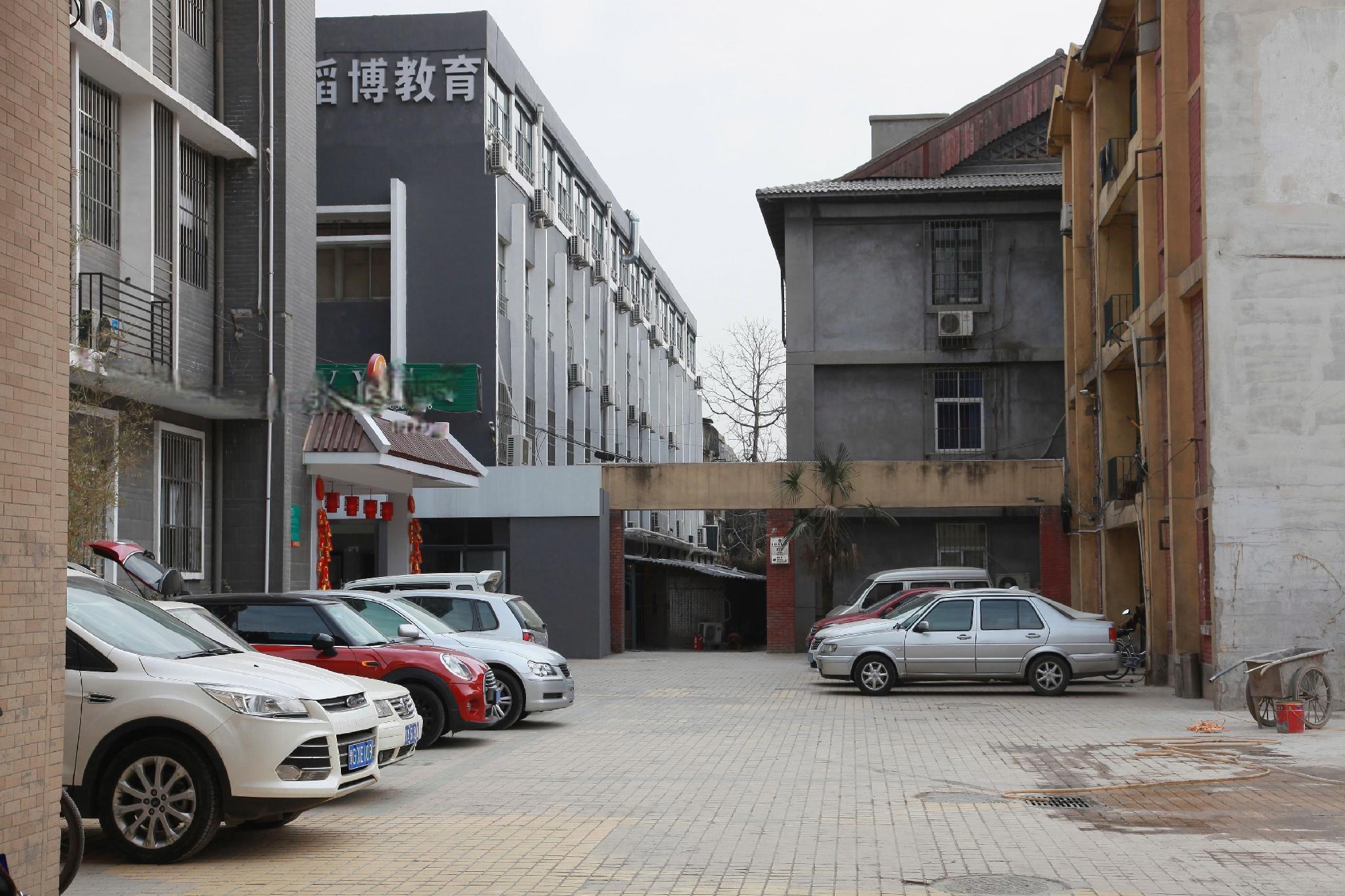 Jinjiang Inn Select (Xi'an Bell Tower North Street Metro Station) 61/67
