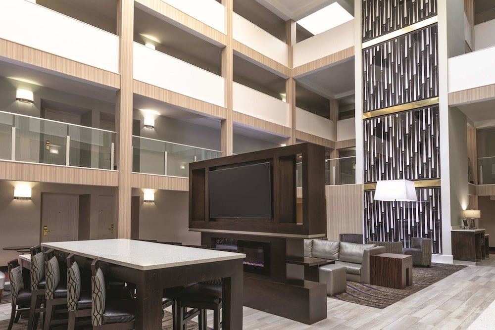 La Quinta Inn & Suites by Wyndham Atlanta Airport South 3/47