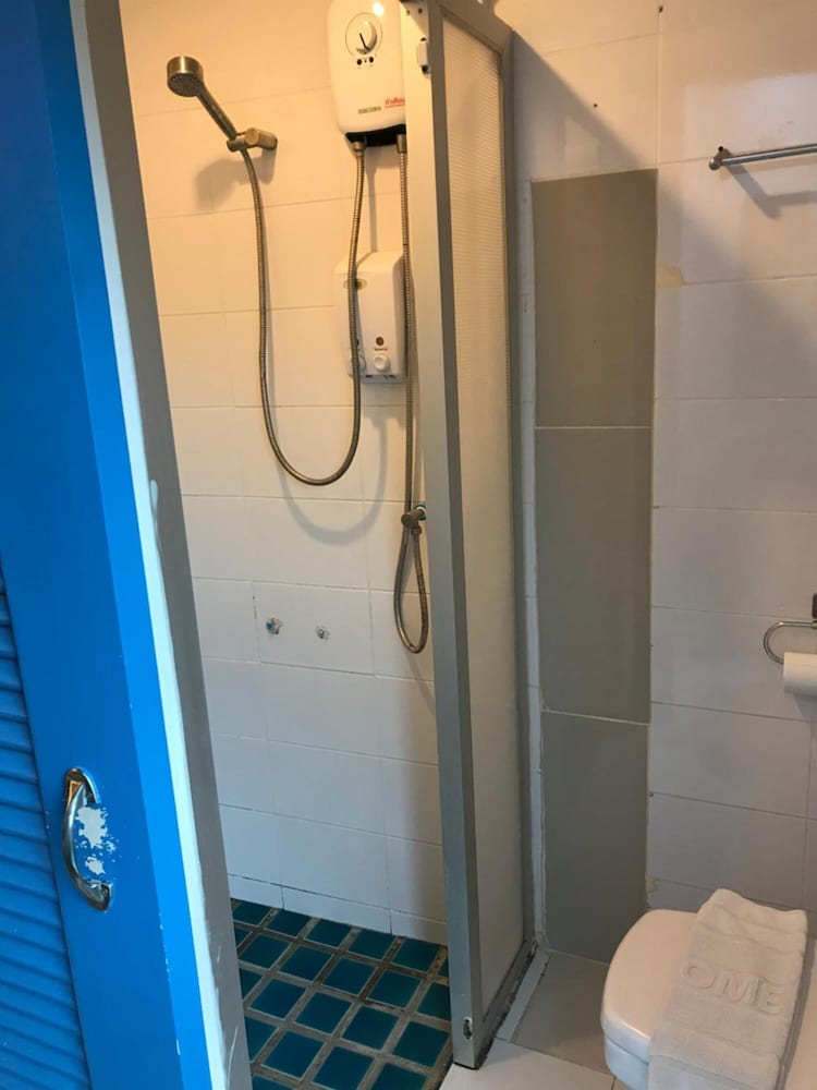 L42 Hostel Suvarnabhumi Airport 35/37