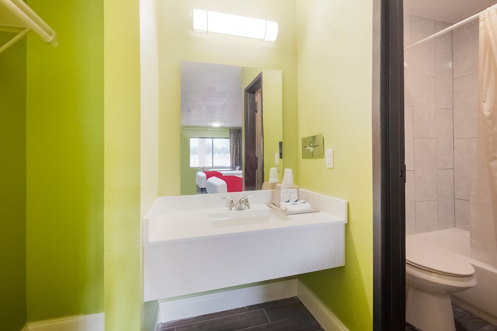 OYO Hotel Houston N Fm-1960 Champions TX 30/58
