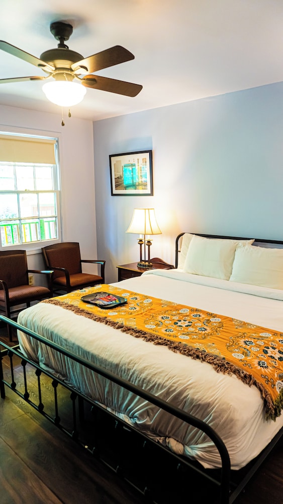 Historic Mardi Gras Inn 15/50