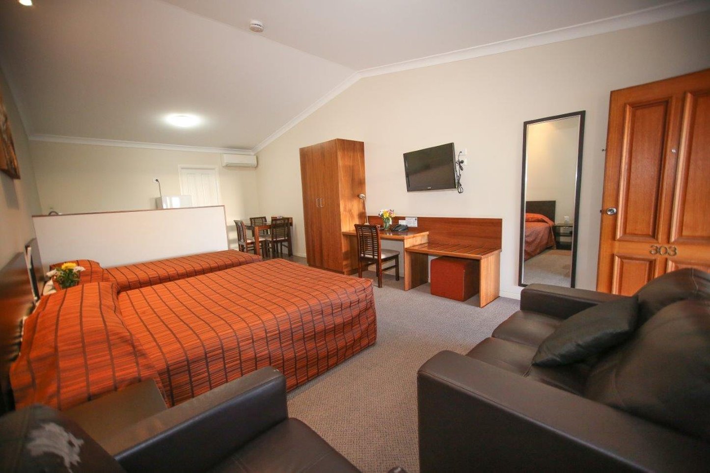 Roma Explorers Inn 8/36