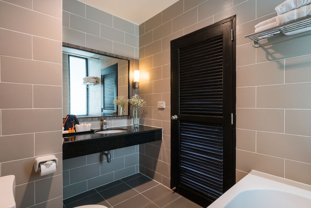 Hotel J Residence Pattaya 50/50