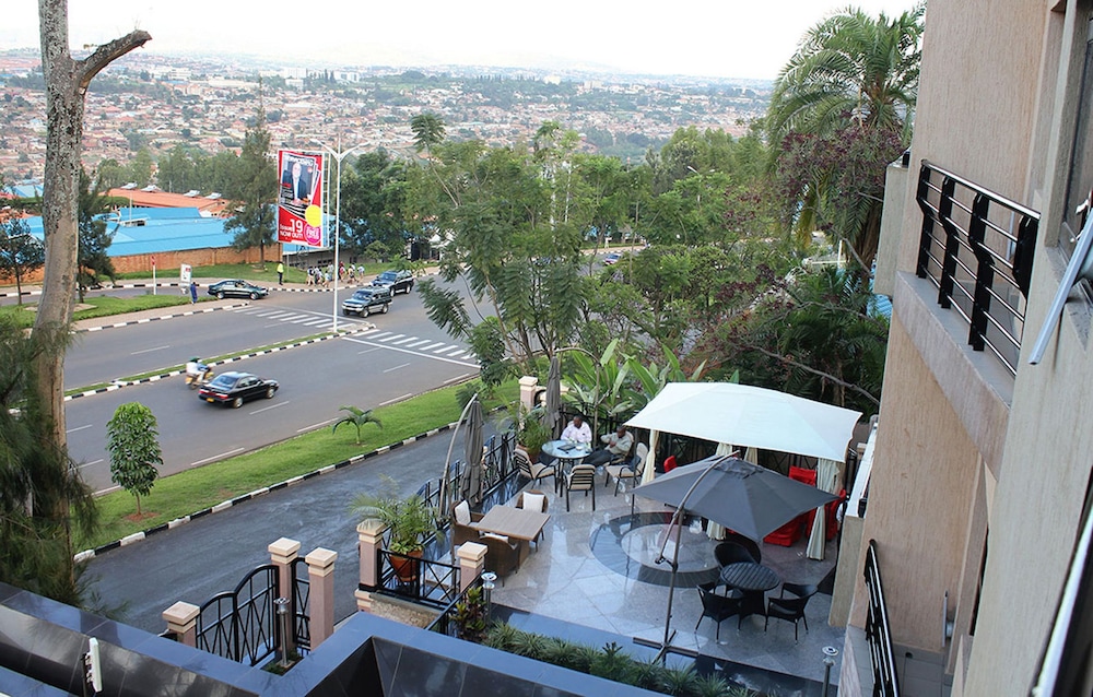 Hill View Hotel &amp; Apartments 47/49