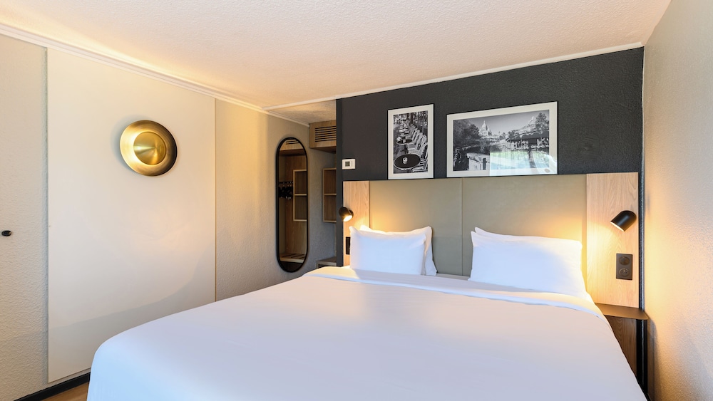 STANDARD, QUEEN BED