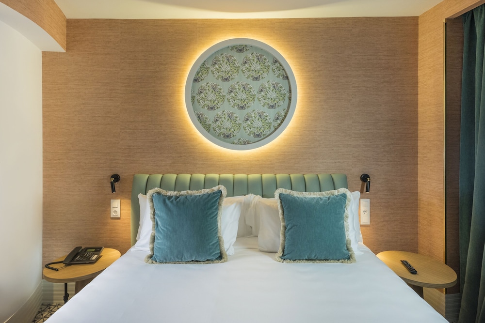 DELUXE, DOUBLE BED