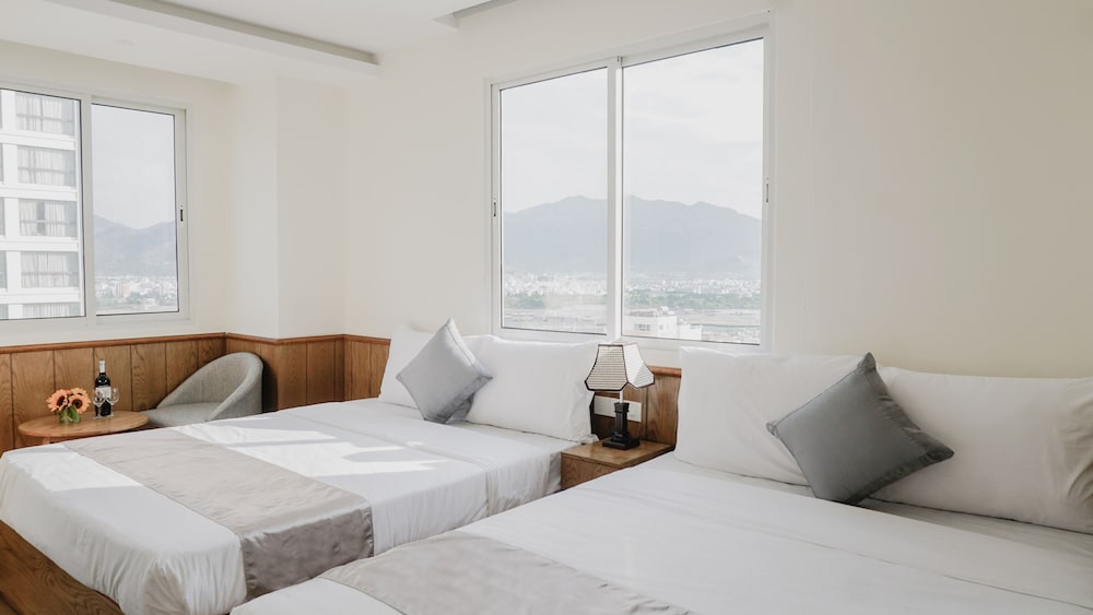 غرفة سوبيريور رباعية بسريرين مزدوجين بإطلالة على المدينة، Quang Vinh Hotel 2/3
