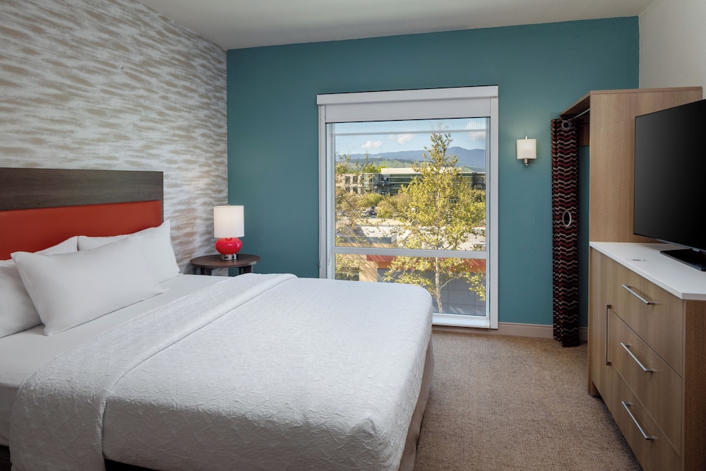 SUITE, KING BED, ACCESSIBLE