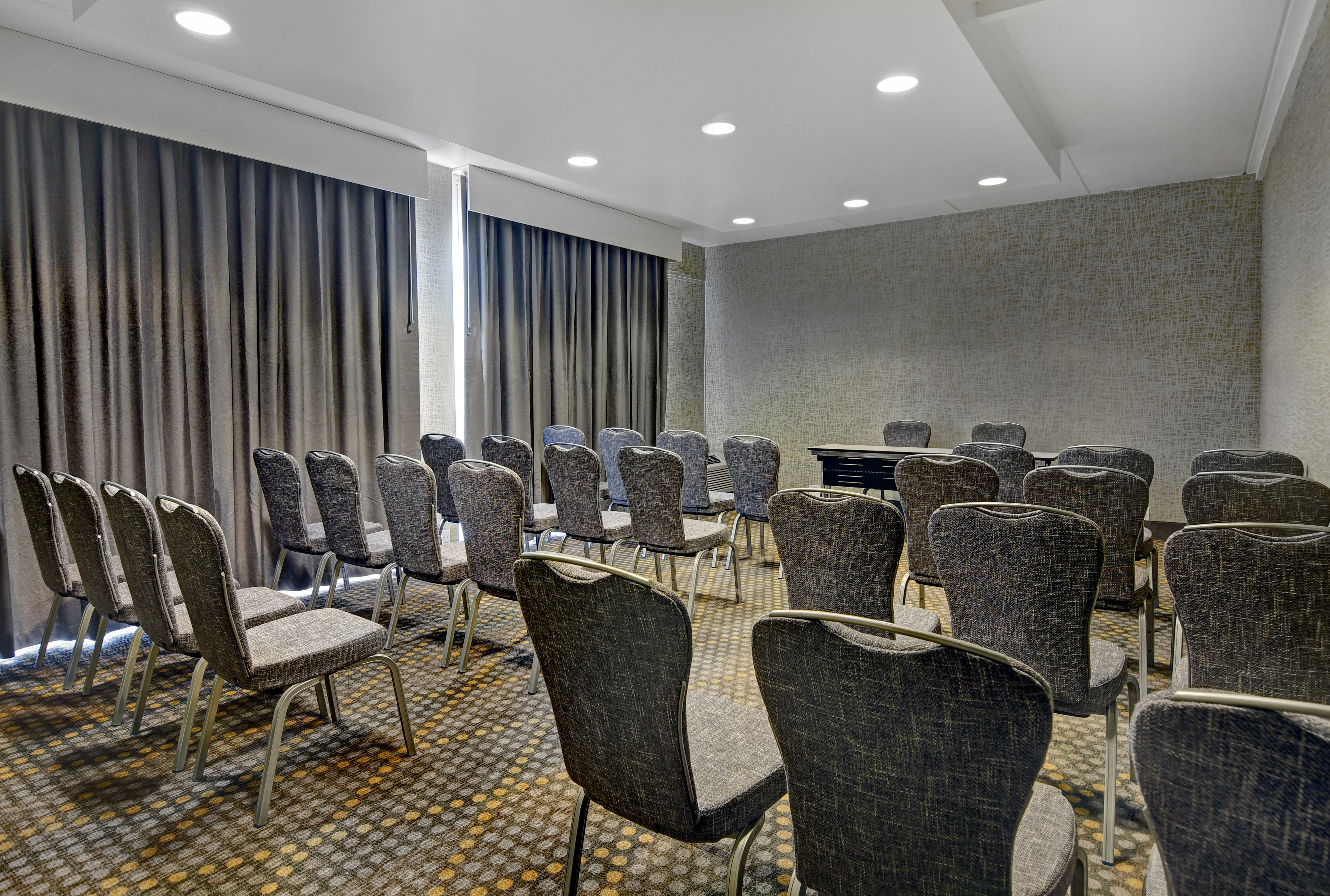 HOLIDAY INN PHILADELPHIA-CHERRY HILL 68/79