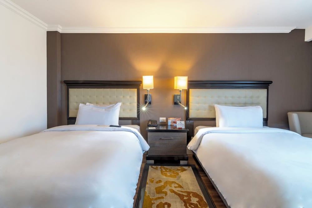 EXECUTIVE, 2 DOUBLE BEDS