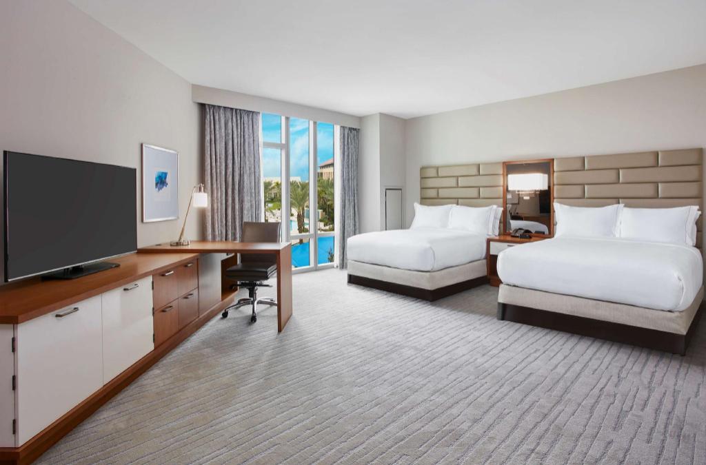 Junior Suite, Studio, 2 Queen Beds, Pool View, Sofa