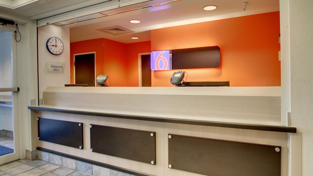 Motel6 Springfield, IL 9/50