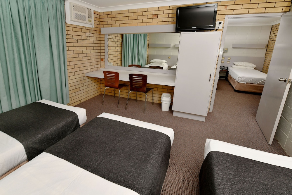 Burke And Wills Motor Inn 33/45