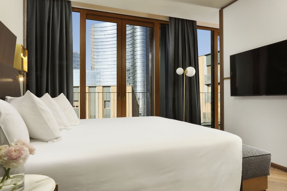 JUNIOR SUITE, WITH EXTRA BED, CITY VIEW