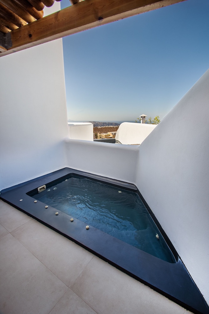 Aegean Blue Suites 70/99