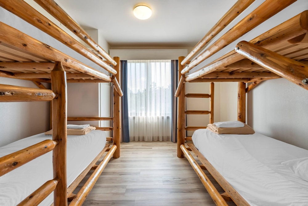 Three Bears Waterpark Resort Near Tomah, an Ascend Collection Hotel 16/50