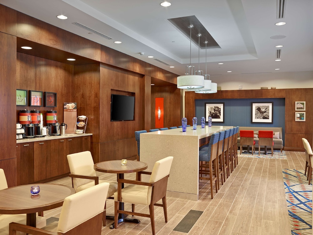 HAMPTON INN BY HILTON HALIFAX DOWNTOWN 46/54