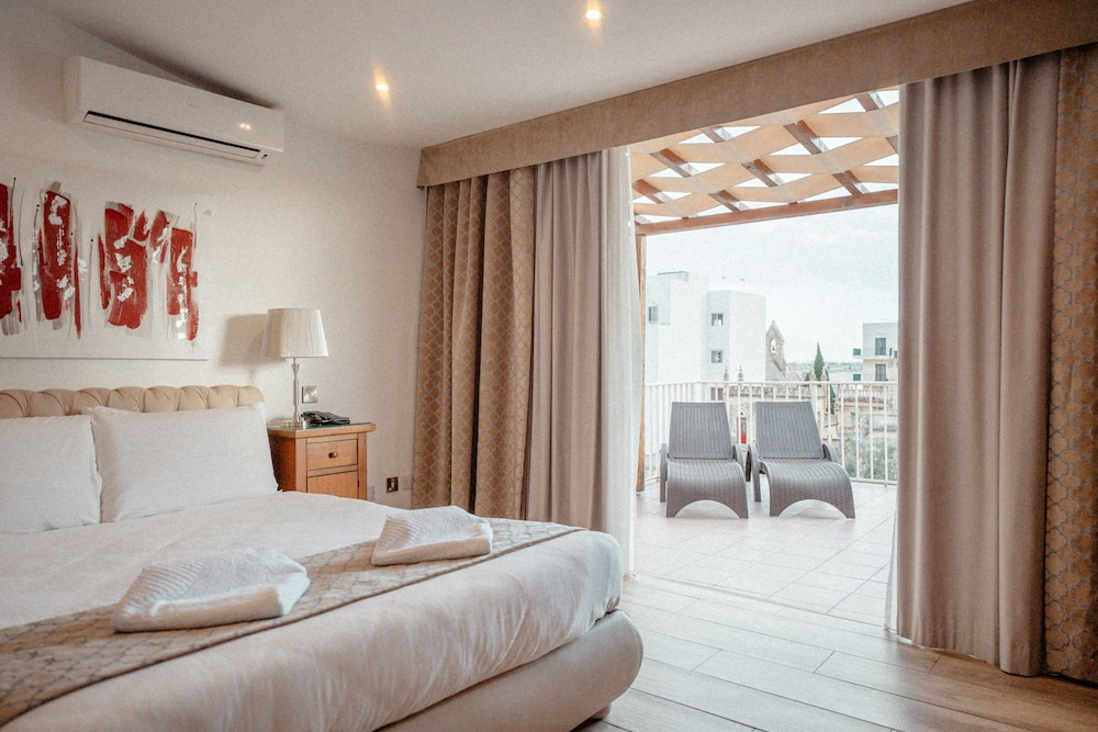 DELUXE, SUITE, TERRACE