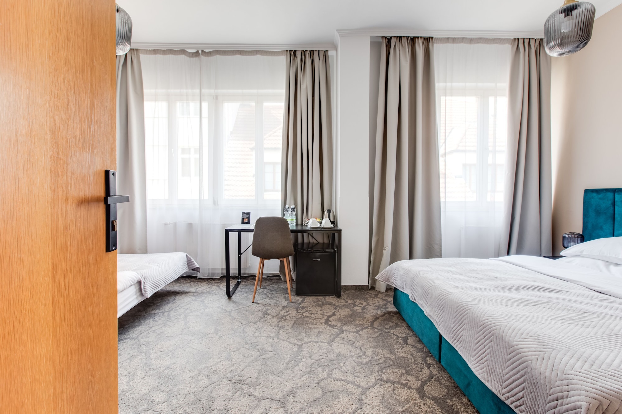 ROOM, QUADRUPLE