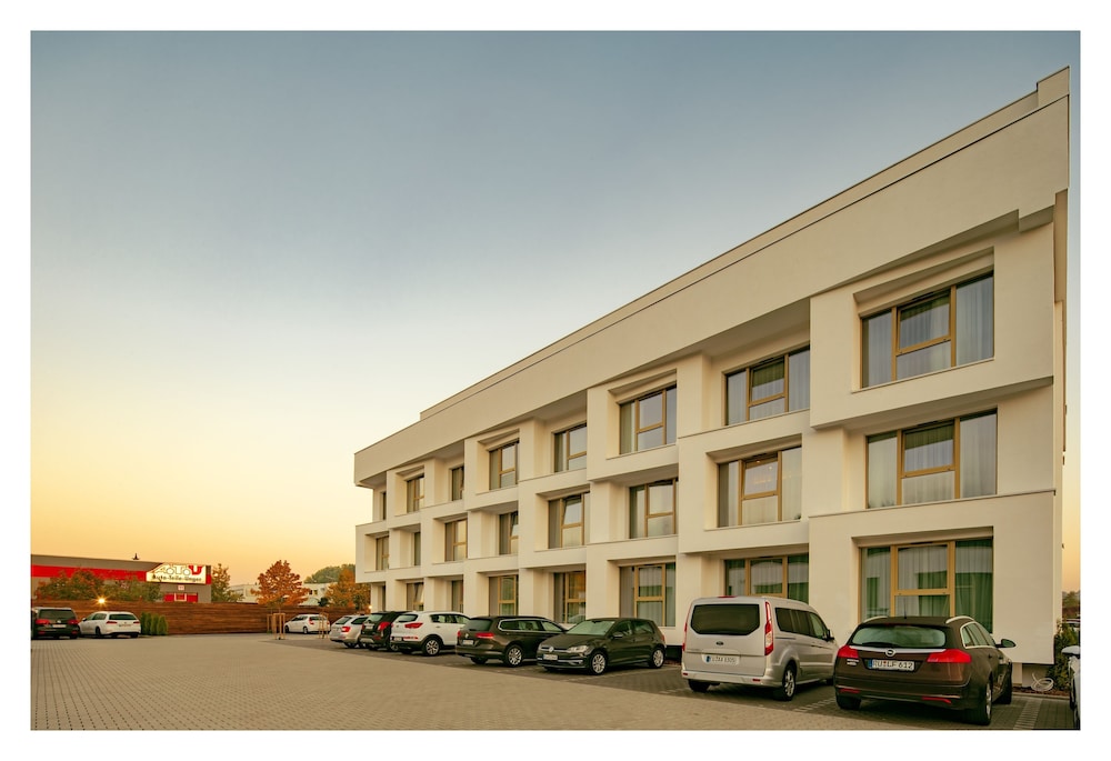 Trip Inn Conference Hotel & Suites 6/54