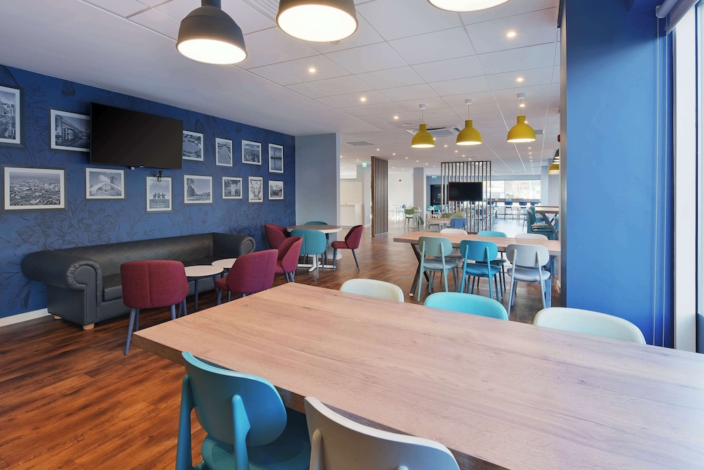 Travelodge Manchester Salford Quays 16/21