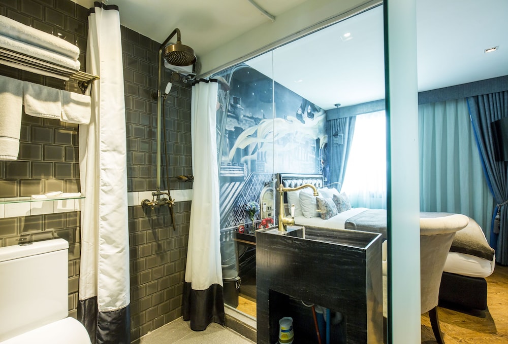 PLAYHAUS THONGLOR HOTEL BANGKOK 24/24